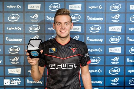 CS2 在2025年游戏奖中获得了年度电子竞技游戏