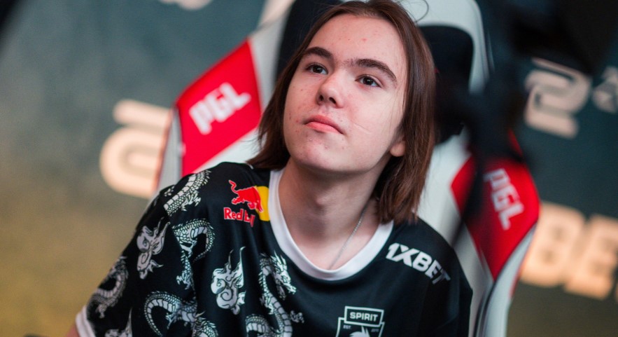 LPL官方发布RA上单Xiaoxu人物志：19岁的青春风暴！